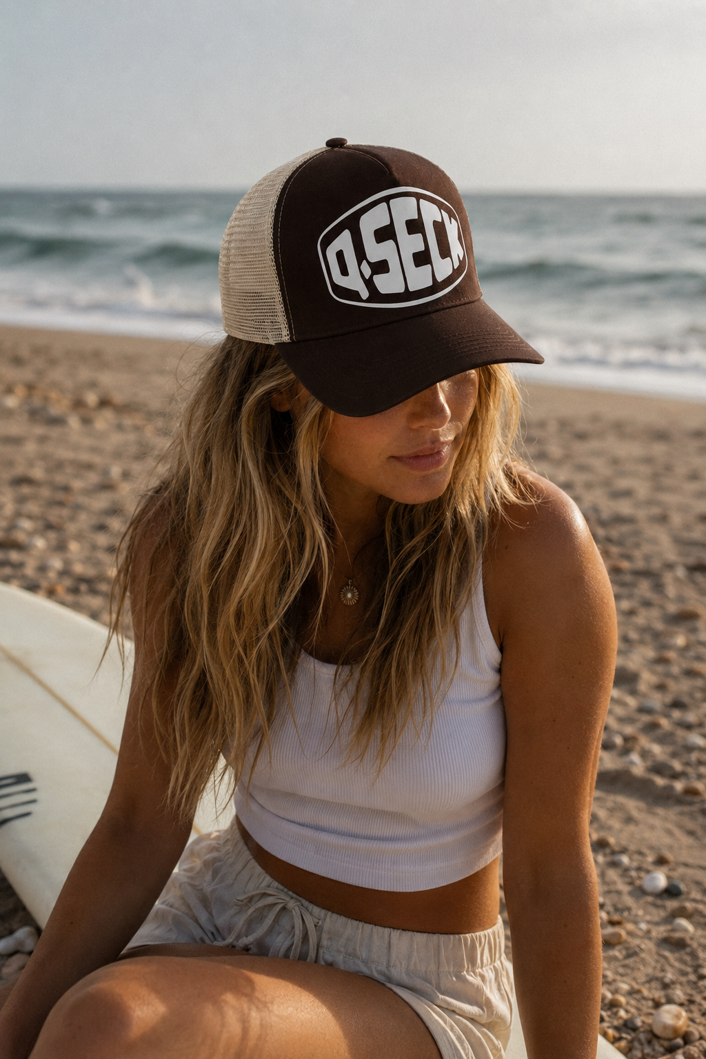 Casquette logo icon brown white